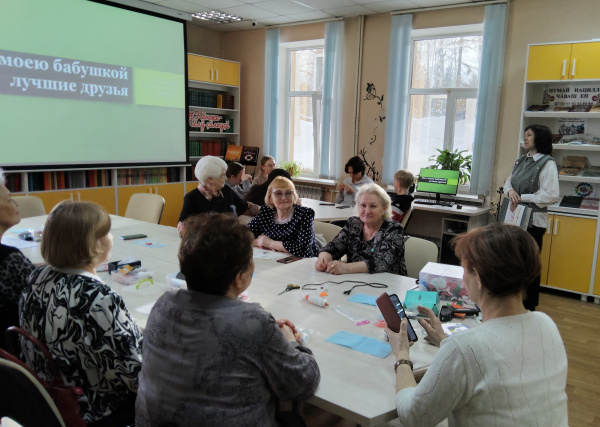 Тепло и понимание: как общаться с нашими бабушками и дедушками