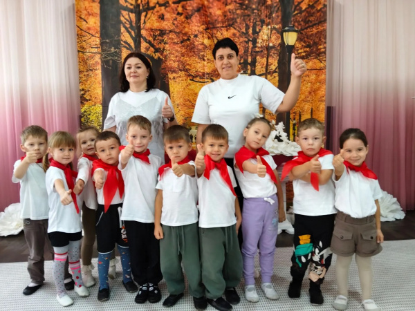 Библиотекари Центральной библиотеки подключились к популярной физкультурно-оздоровительной инициативе «Зарядка со звездой» в детском саду № 4 «Ладушки»