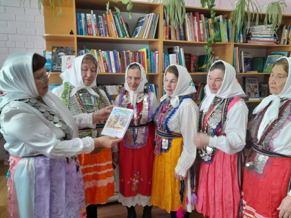 Литературный час «Сăвăç та, юрăç та»