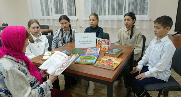 Час выразительного чтения «Читаем сказки народов России» (Вурманкасинская с/б)