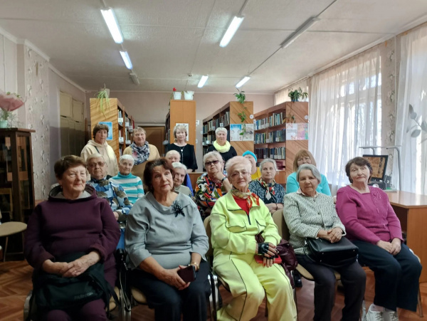 Вечер в кругу друзей «Жизнь, спетая сердцем» в Городской библиотеке семейного чтения