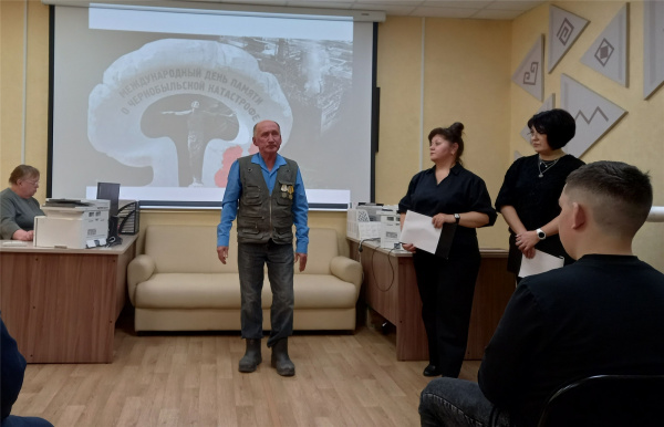 В Центральной районной библиотеке почтили героев-чернобыльцев