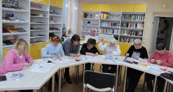 Новые узоры и заслуженные награды: яркий день в Центральной библиотеке