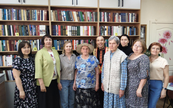Встреча поколений в Центральной библиотеке: "Книга - судьба" чтит традиции и помнит прошлое