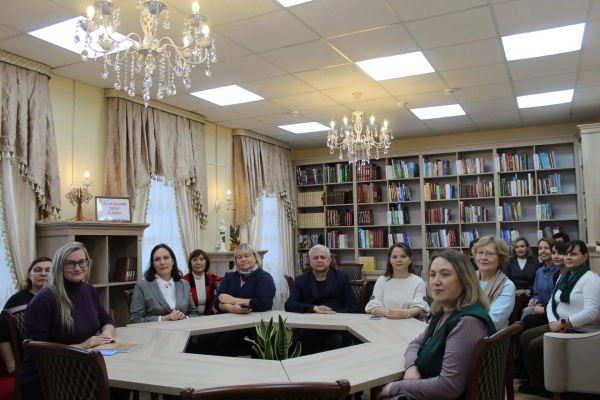 Библиотека встретила в своих стенах почетных гостей 