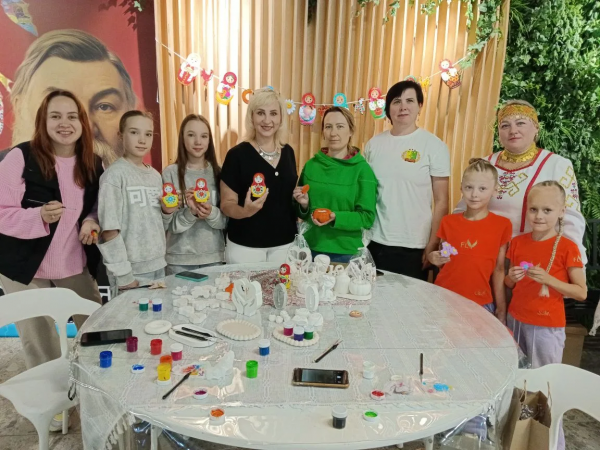 Творческая атмосфера в агромаркете «Пехет»