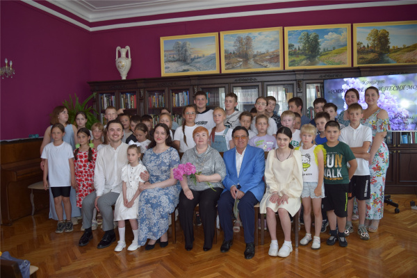 «Родина, весна и песня моя» в Центральной районной библиотеке