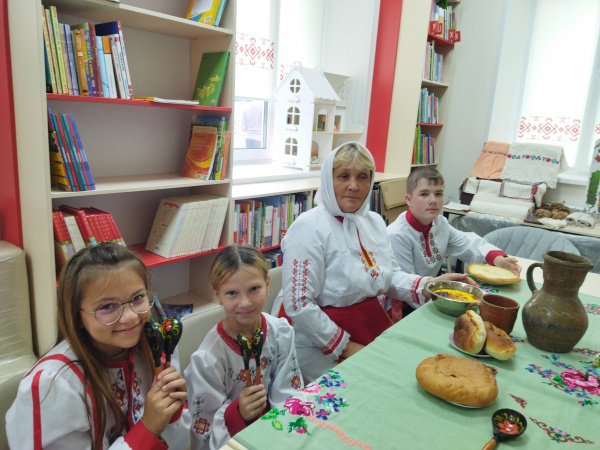 Вкусно, познавательно и по-семейному: в Новоатайской сельской библиотеке прошел час чувашской кухни