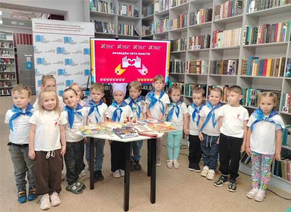 Праздничная программа «Край родной, навек любимый» в центральной библиотеке