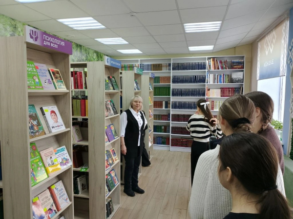 Экскурсия по центральной библиотеке учащимися 9 класса