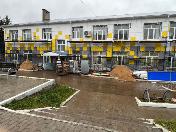 Обновленный фасад библиотеки. Порадуйтесь вместе с нами