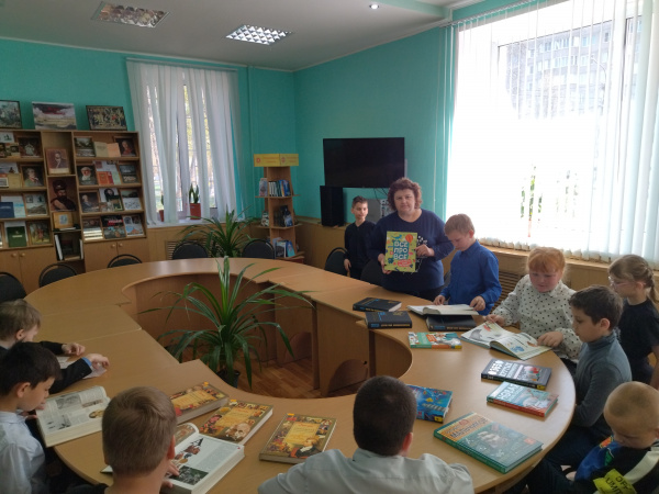 «Мир знаний в энциклопедиях и словарях» Библиографический урок