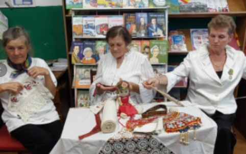 Этночас "От прялки до вышивки:ремесла в семейном кругу" в Кожар-Яндобинской сельской библиотеке