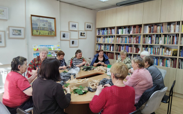 Вязаная сказка: рукоделие, чтение и добрые дела в Центральной библиотеке