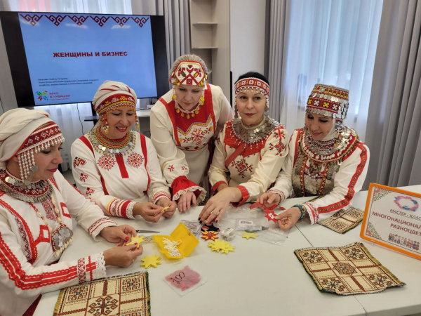 Связь поколений: создаем броши с чувашским колоритом