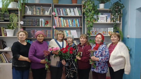 Вечер-встреча «Есть женщины в наших селеньях» в Эльбарусовской сельской библиотеке