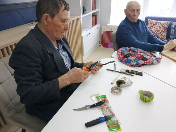 Обрезка садовых деревьев и кустарников