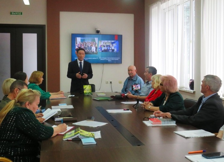 Николай Ларионов представил новое издание
