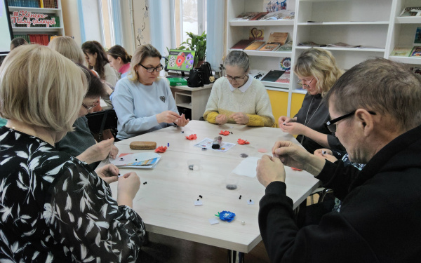 Предпраздничное волшебство: броши, сделанные с любовью