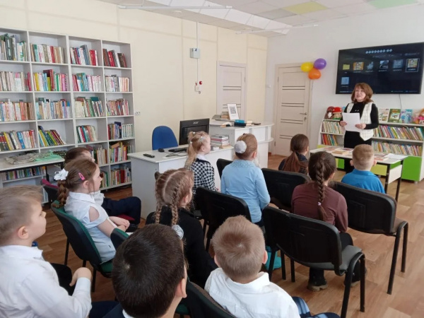 Литературный праздник «Здравствуй, книжкина неделя!» в Красноармейской детской библиотеке.