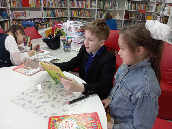 Литературный час «Великие женщины великой России» в Октябрьской сельской библиотеке