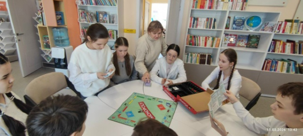 В центре ТОП (территория общения подростков) очередная встреча (Центральная детская б-ка им. Розы Шевлеби)