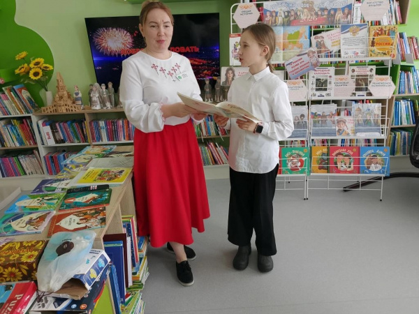 Краеведческий час «Ручей хрустальный языка родного» в зале «Сила семьи»