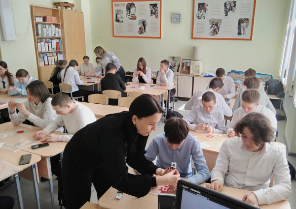 Символы республики в руках юных мастеров