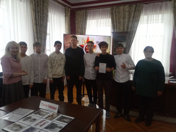 Сотрудники Национальной библиотеки Республики провели для школьников города Мариинский Посад познавательно-игровые мероприятия.