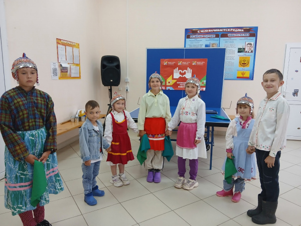 В Чутеевской библиотеке провели фольклорный час "Мир фольклора"