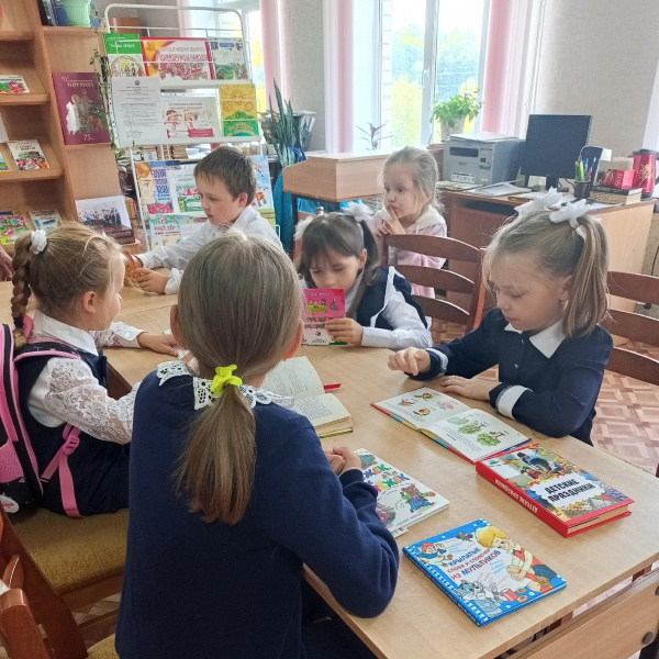 Игровая программа Здравствуй, школьная пора! в Малоянгорчинской сельской библиотеке