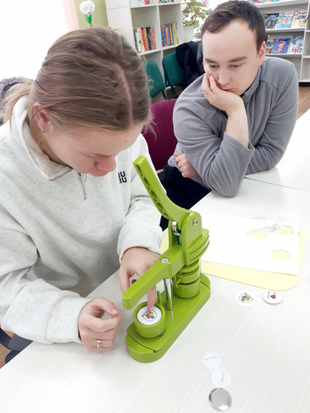 Новогодняя мастерская по изготовлению значков