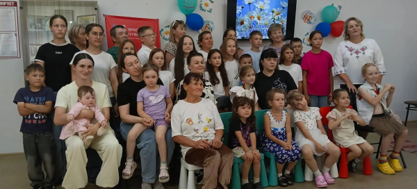 В День семьи, любви и верности Ходарская сельская библиотека имени В. Ф. Николаева совместно с Ходарским сельским Домом культуры провели тематическую программу «Праздник семейных сокровищ»