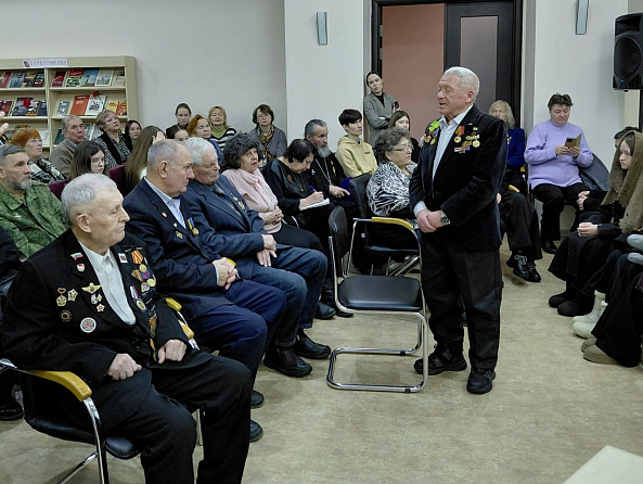 В библиотеке почтили память героев Ленинграда и Сталинграда