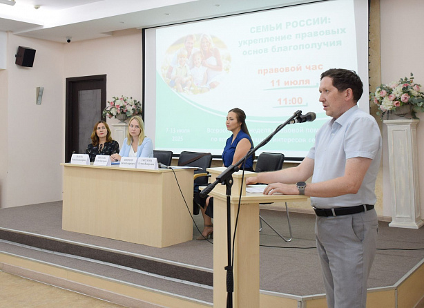 В библиотеке обсудили вопросы поддержки семей с детьми В библиотеке обсудили вопросы поддержки семей с детьми